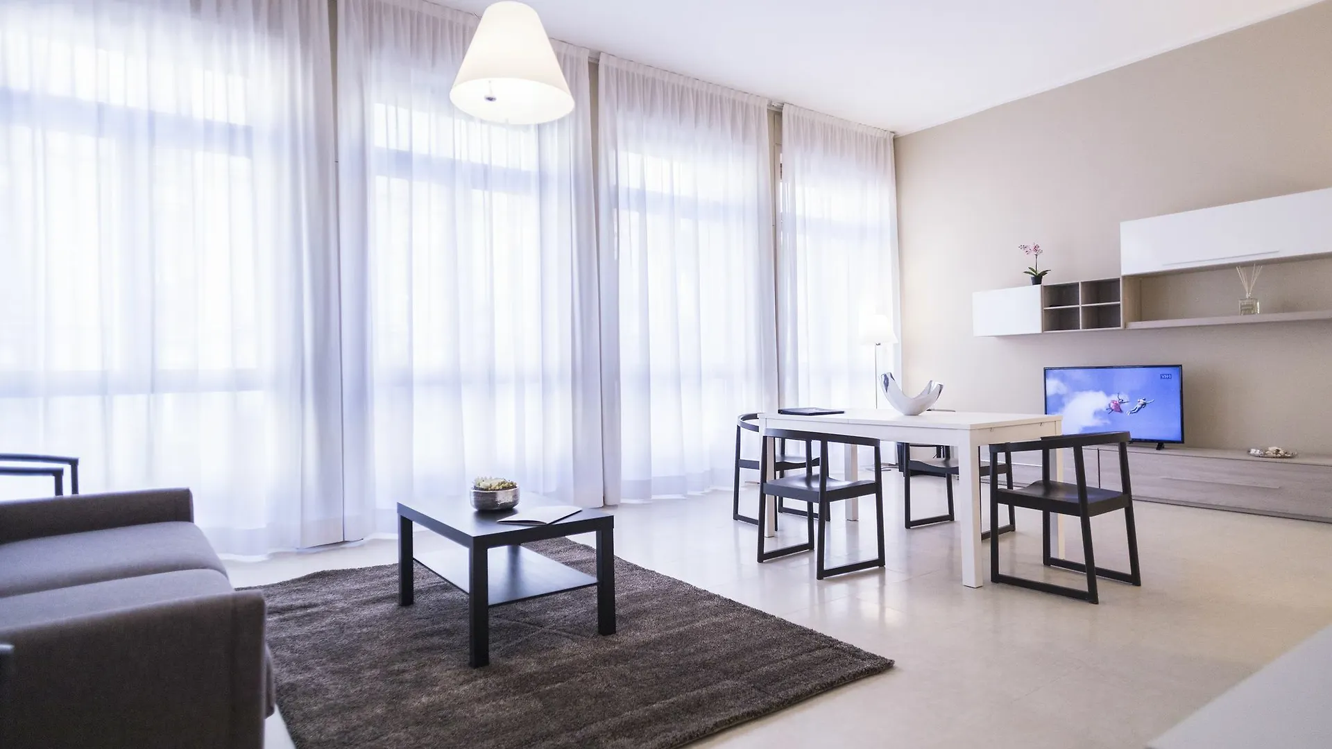 Hemeras Boutique Homes - Design Apartments Near Duomo Cathedral Milan Italy