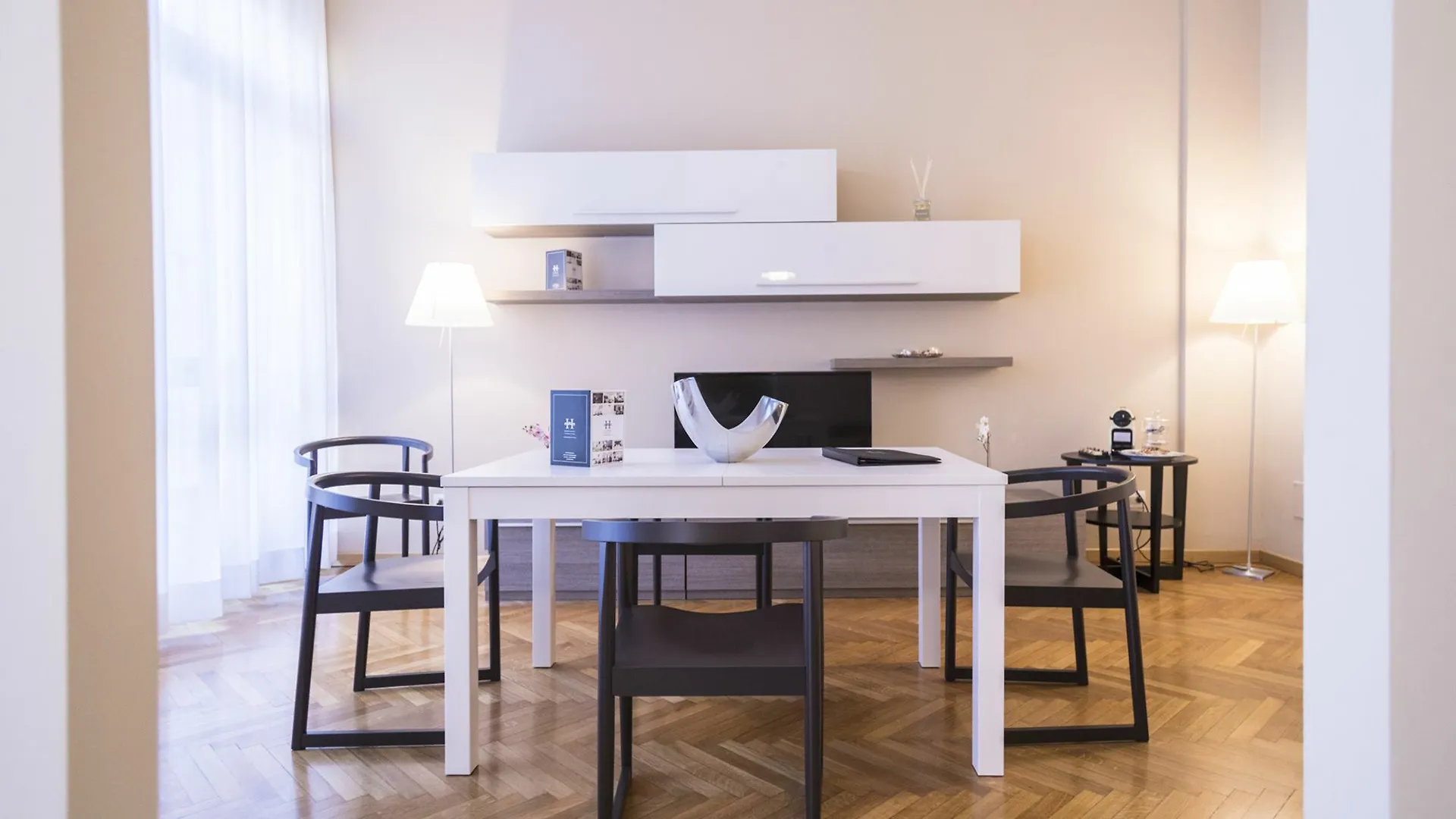 Hemeras Boutique Homes - Design Apartments Near Duomo Cathedral Milan Italy