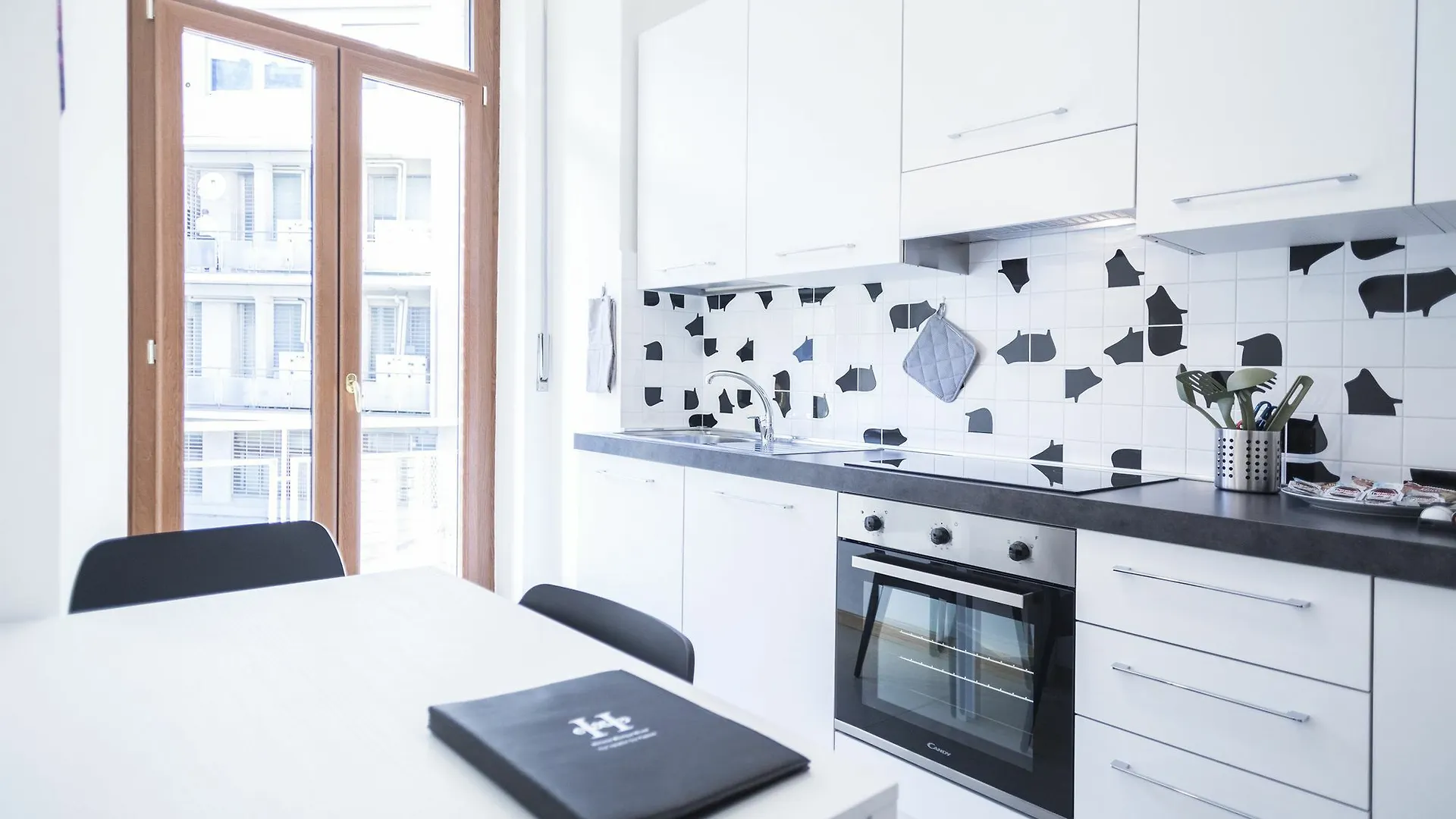 Hemeras Boutique Homes - Design Apartments Near Duomo Cathedral Milan 0*,  Italy