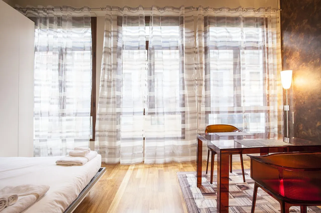 Hemeras Boutique Homes - Design Apartments Near Duomo Cathedral Milan 0*,