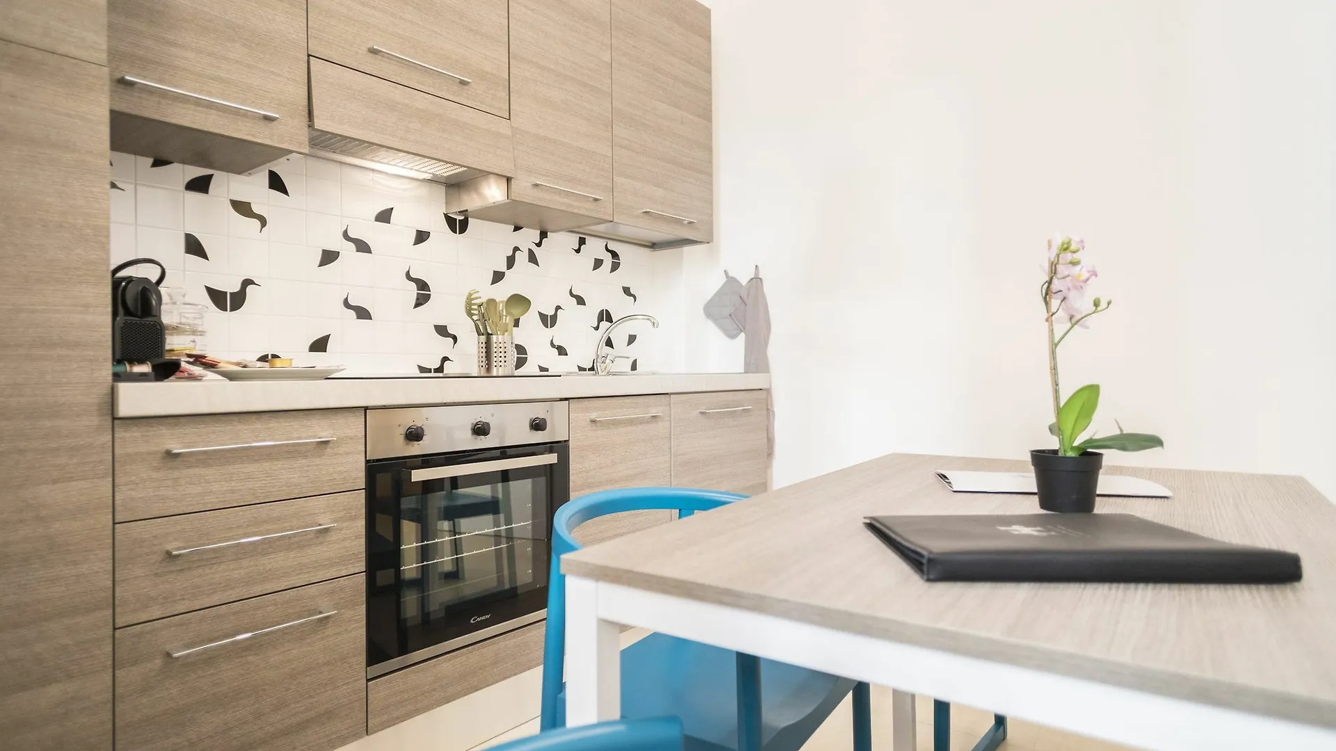 Hemeras Boutique Homes - Design Apartments Near Duomo Cathedral Milan 0*,