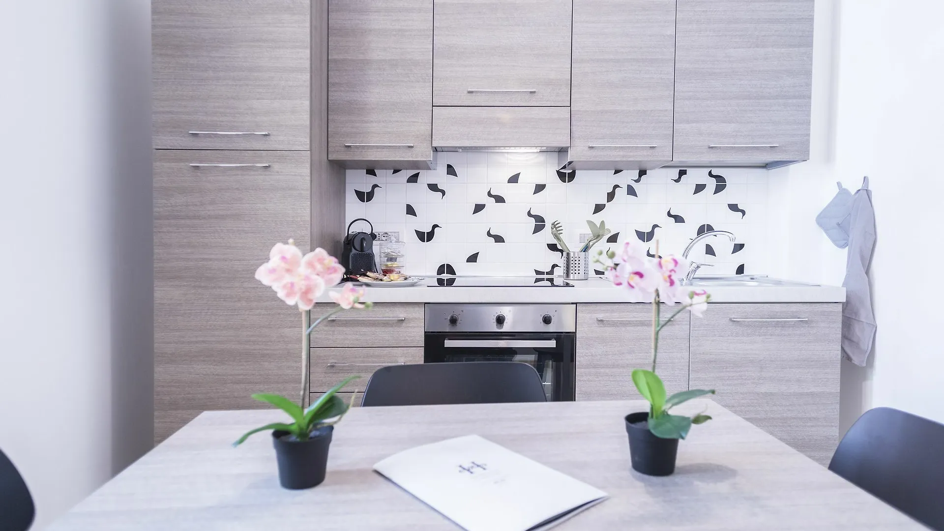 Hemeras Boutique Homes - Design Apartments Near Duomo Cathedral Milan
