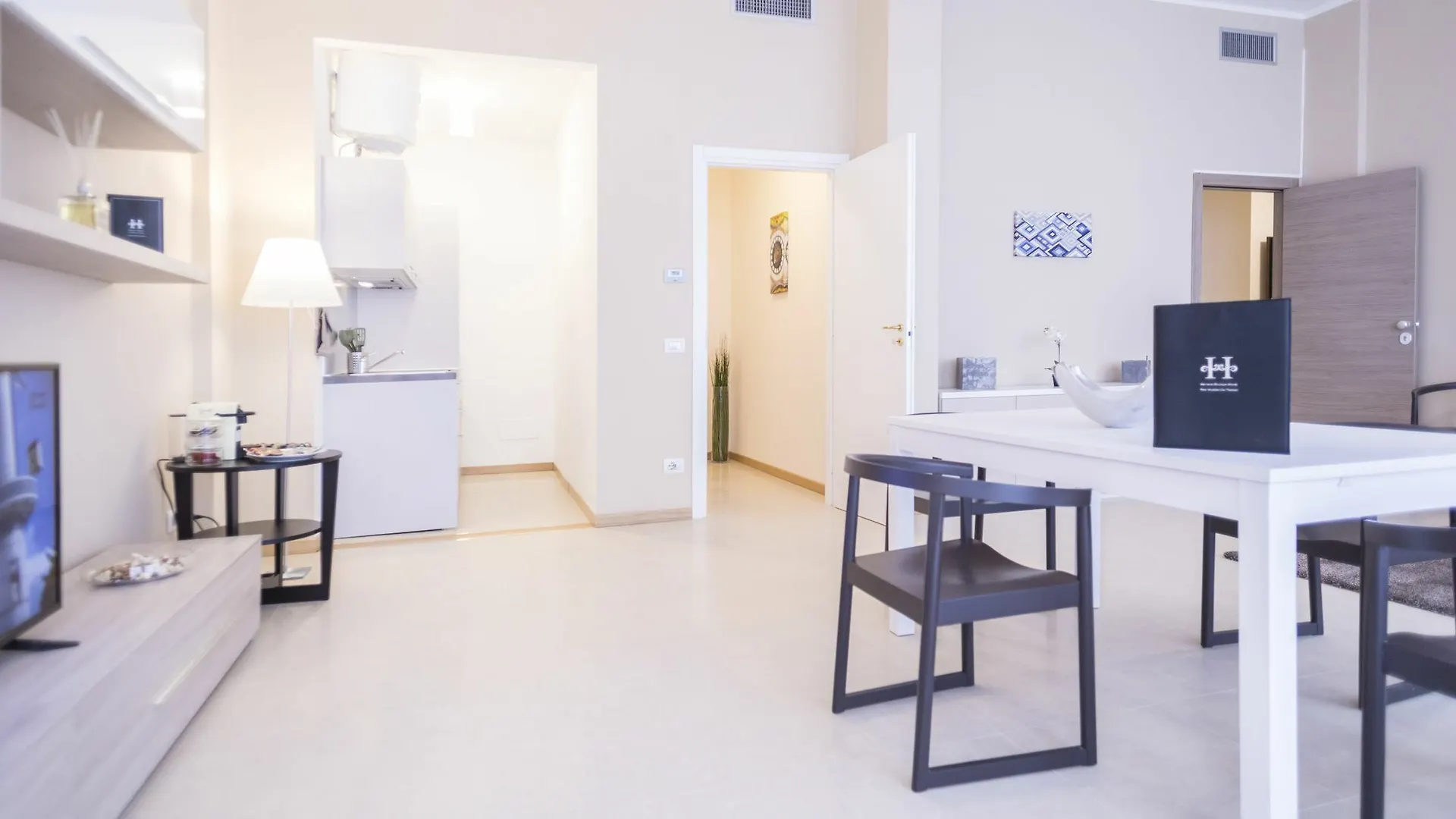 Hemeras Boutique Homes - Design Apartments Near Duomo Cathedral Milan