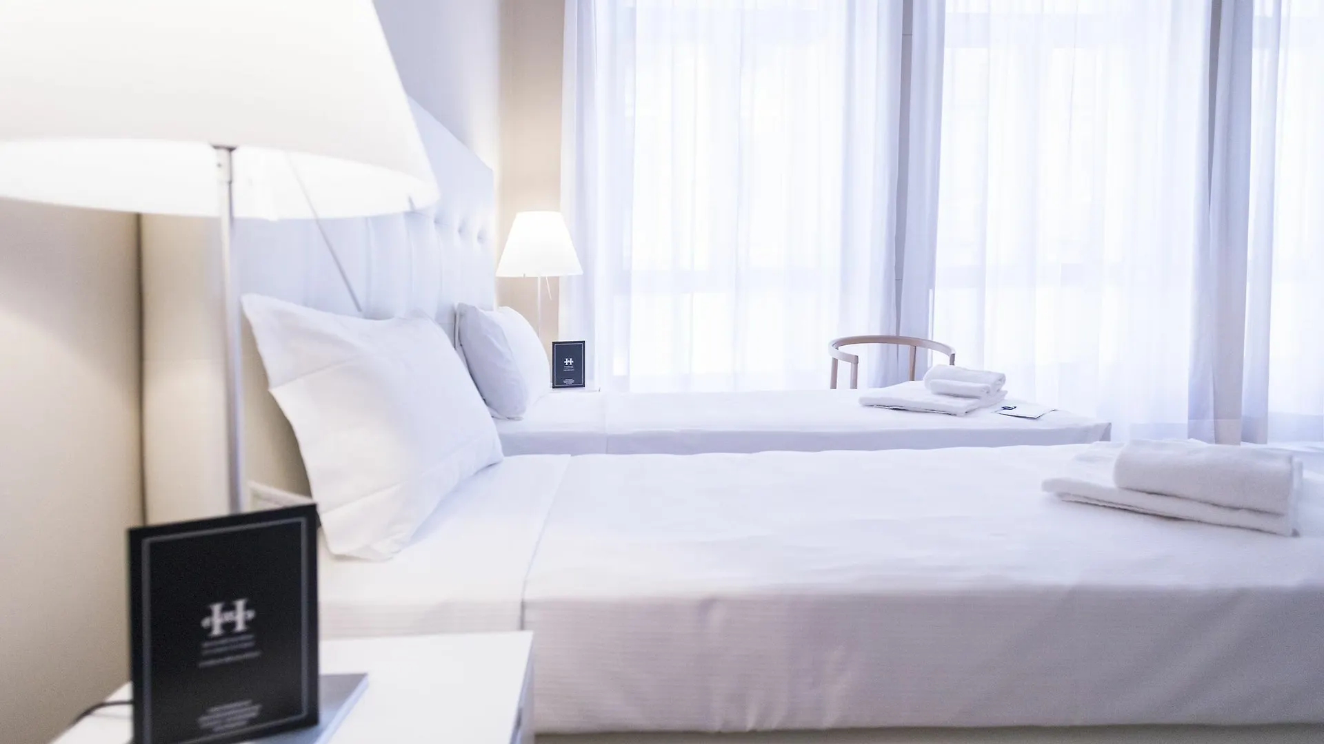 Hemeras Boutique Homes - Design Apartments Near Duomo Cathedral Milan